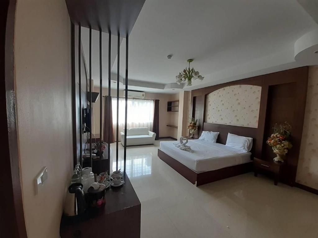 Le Parc Wangnang Hotel Phitsanulok Dış mekan fotoğraf